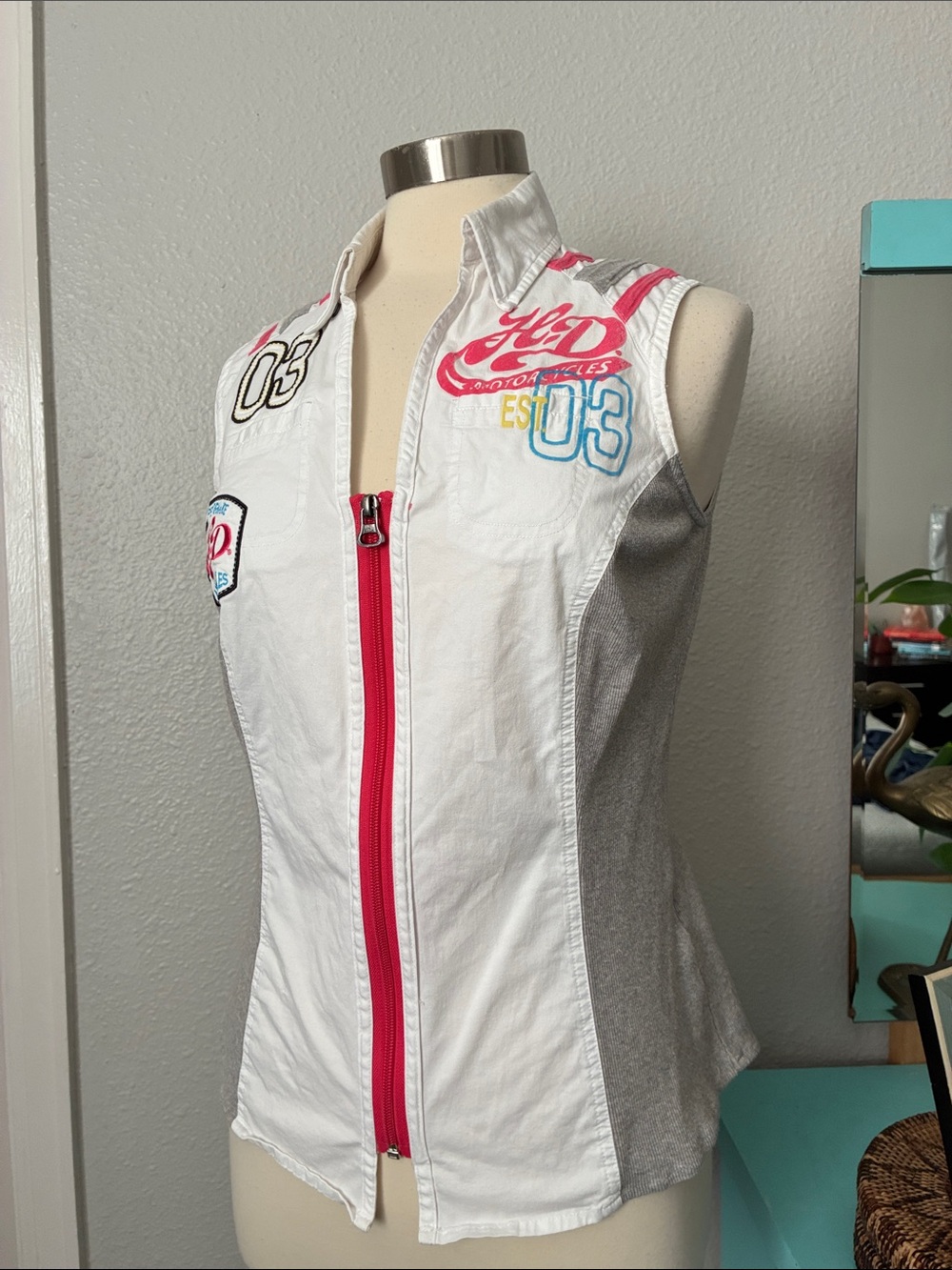 Harley-Davidson White & Gray Sleeveless Shirt Top Flocked Lettering Pink Zipper